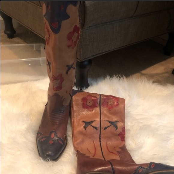 Gorgeous Lucky Brand Boot - Picture 3 of 3